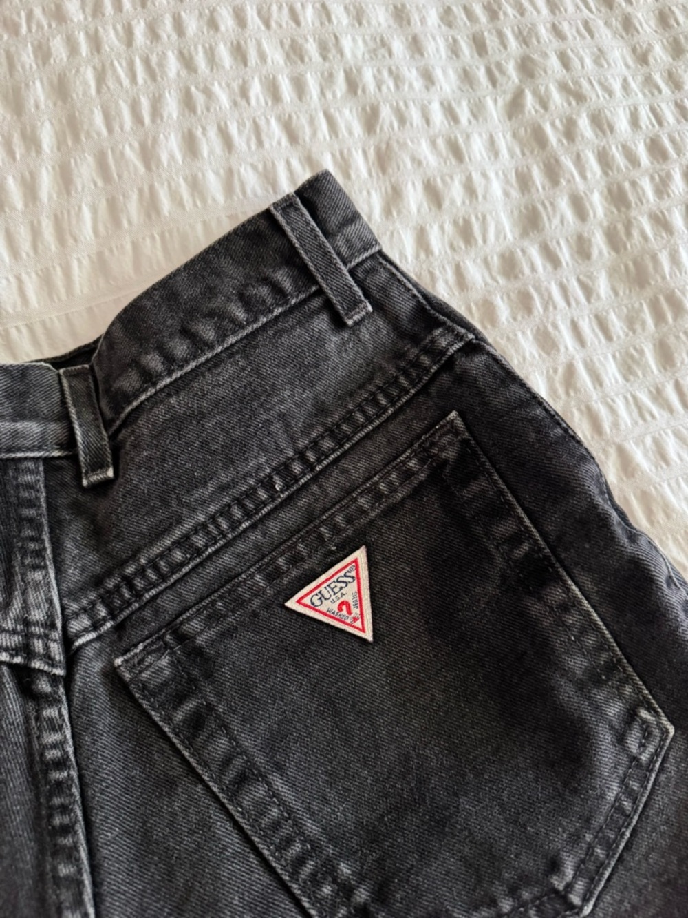 (sold) Vintage Guess denim shorts - Picture 3 of 7